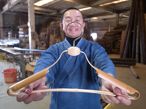 美しい竹ハンガー - 竹虎四代目がゆく！